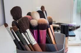 5 makeup brushes even people who aren t