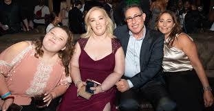 Mama june's daughters, anna and jessica, go under the knife for a slew of plastic surgeries. Where Is Mama June Now She S Celebrating Over A Year Of Sobriety