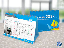 Beberapa orang tidak menyukai desain kalender yang cenderung lebar dan menghabiskan banyak ruang. Download Mock Up Kalender Meja 3d Pamali Desain