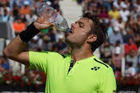 what do tennis players drink before