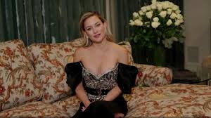 Kate hudson says she grew up witnessing my parents take care of their bodies and she hopes to set an example for her kids since they watch everything we do. Golden Globes 2021 Glamour Pur Trotz Corona Die Schonsten Looks