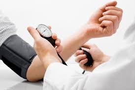 Tekanan darah tinggi atau yang lebih dikenal dengan istilah hipertensi merupakan sebuah kondisi dimana tekanan darah pada dinding arteri mengalami peningkatan. Ada Atau Tak Simptom Darah Tinggi Checklah Bp Sebulan Sekali Dr Ini Jelaskan Kekeliruan Konsep Pembunuh Senyap Mingguan Wanita