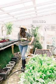 the best way to grow indoor vegetables