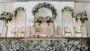 Kap lampu model kuncup kelopak bunga tulip untuk dekorasi pelaminanrp42.000: Ide Dekorasi Pernikahan Ana Riana Tukang Ojek Pengkolan