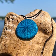 pea blue sand dollar necklace