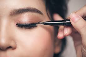 makeup tricks for droopy eyes be