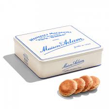 basque macarons box of 36