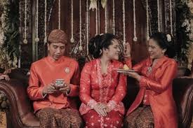 Pakaian adat untuk rakyat biasa. Makna Mendalam Di Balik Prosesi Pernikahan Adat Jawa Solo