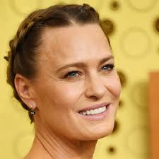 robin wright sparks mive reaction