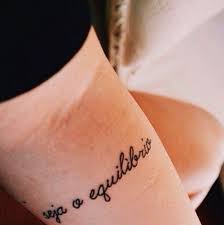 Que em teu coração seja sempre primavera tatuagem com letra de máquina de escrever. Frases Pequenas Em Ingles Para Tatuar Novocom Top