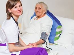 Making beds and putting away laundry are two responsibilities that often fall on the cna. Duties Of A Cna What Does A Certified Nursing Assistant Do Nurse Reach