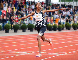 She accelerated outside the field on the back straight and ended up crossing the line. Sifan Hassan Breaks 10 000m World Record At Fbk Games In Hengelo