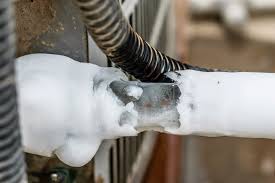 air conditioner pipes is frozen