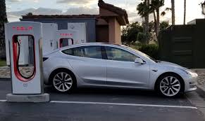 Electric cars, giant batteries and solar. Mobil Tesla