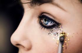 glitter makeup trend for aw18 pics