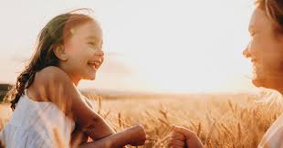 たくさん笑う子どもには力強い人生が待っている。「親の笑顔」が子ども