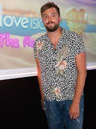 Iain andrew stirling is a scottish comedian, writer, television presenter, voice over narrator and twitch streamer from edinburgh, scotland. Iain Stirling Reveals Extreme Lengths That Love Island Are Going To So That Islanders Can Snog Each Other
