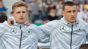 Um die hand seiner freundin anzuhalten. Johannes Und Maxi Eggestein Werders Bruderpaar Fur Deutschlands U21