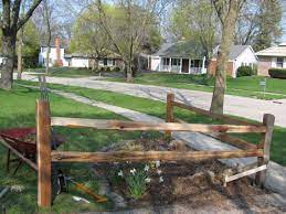 Since colonial days, americans have used split rail fences to enclose livestock and differentiate property. 12 Accent Fences Ideas Front Yard Front Yard Landscaping Fence Landscaping