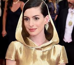 anne hathaway rouge 18