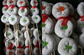 Spread some holiday cheer with these edible snowmen, reindeers, and santas! 30 Fun Christmas Food Ideas For Kids School Parties Forkly