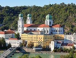 Passau is situated at the point where the river inn and the river ilz meet the danube (donau), and for this reason it is often called the city of three rivers (dreiflüssestadt). Passau Reisefuhrer Auf Wikivoyage