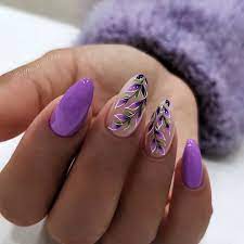 Фиолетовый маникюр: лучшие идеи дизайна на короткие и длинные ногти в  матовых, нежных, светлых и темных тонах