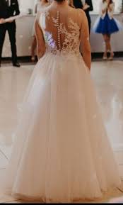 Discover the latest tips and trends in wedding dresses by white one. Preowned White One W1 Wedding Dresses