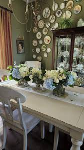 decorate a dining room table
