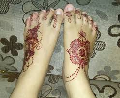 Memang pada umumnya digunakan saat acara penting seperti pernikahan, namun saat ini henna juga sering digunakan oleh para wanita untuk. Cara Membuat Atau Mengukir Desain Henna Di Tangan Tell Dont Sell