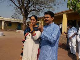 Congress mp rajeev satav died at a private hospital in pune on sunday, days after recovering from the coronavirus infection, hospital sources said.he was 46. Rajeev Satav On Twitter Voted Today Along With Wife Dr Pradnya At Masod For Kharwad Zp Ps Seats Mahcongress