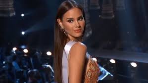 catriona gray does own hair and makeup