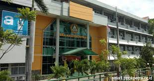 Sekolah menengah kejuruan (smk) merupakan lembaga yang bertanggung jawab dalam mencetak sumber daya manusia (sdm) yang memiliki kemampuan akademis sekaligus keahlian khusus. Daftar Sma Swasta Terbaik Di Surabaya Dan Fasilitas Unggulannya