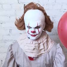 pennywise the clown delivers scares and