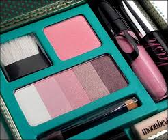 glowla makeup kit by benefit
