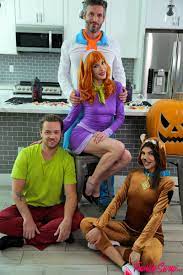 Scooby-Doo Gang Enjoys Lustful Pleasures In Foursome - YOUX.XXX