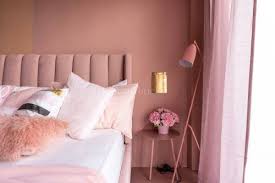 Next to pink, gray is one of the most popular colors to coordinate with rose gold. Should You Try Gold Wall Paint Colors In Your Home Here Are 15 Shades That Go Well With Gold