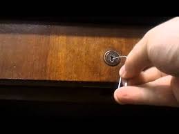 how to pick a lock with paperclips a