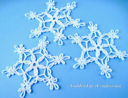 12 Beautiful Free Snowflake Crochet Patterns