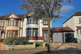 ely gardens ilford 4 bed semi detached