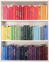 Bookcase perfection single book by color.rainbow decorative books by color. 10 Ideias De Decoracao Com As Cores Do Arco Iris Organizador De Livros Organizar Estante Organizacao Livros