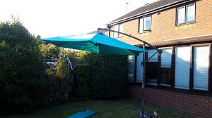 A classic patio umbrella usually has an adjustable pole that goes through the centre of a garden table, with a crank and tilt function to shade you from the sun. Limited Time Deals B Q Parasol Off 76 Nalan Com Sg