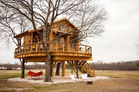 The tree house at pitchford, in england, was first built in the 1600s. Treehouse Masters Season 1 Episode 1 Twenty Ton Texas Treehouse Nelson Treehouse