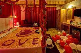 honeymoon suite with flower room