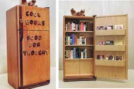 Nah anda bisa mencoba meletakkan rak buku tersebut di bagian samping kanan atau kiri ruang kerja. Referensi Desain Rak Buku