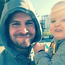 Arrow star stephen amell is responding to the report that he was forcibly removed from a flight in texas after allegedly screaming at his wife [cassandra stephen sent out two tweets explaining what actually happened. Stephen Amell S Cutest Family Pictures On Instagram Popsugar Celebrity