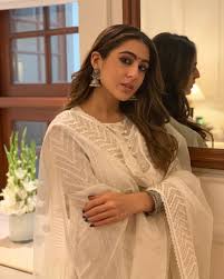 sara ali khan s stunning makeup game