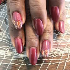 Try this easy nail art tutorial featuring everyone's favorite woodland creature hiding amid a field of floral. 25 Fall Nail Designs That Use All Of The Lovely Colors Of Autumn Nouvelle Nail Spa