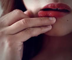 how to get soft kissable lips