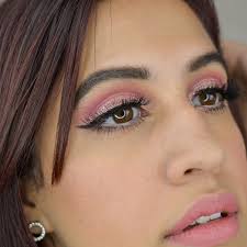 simple pink eyeshadow look and